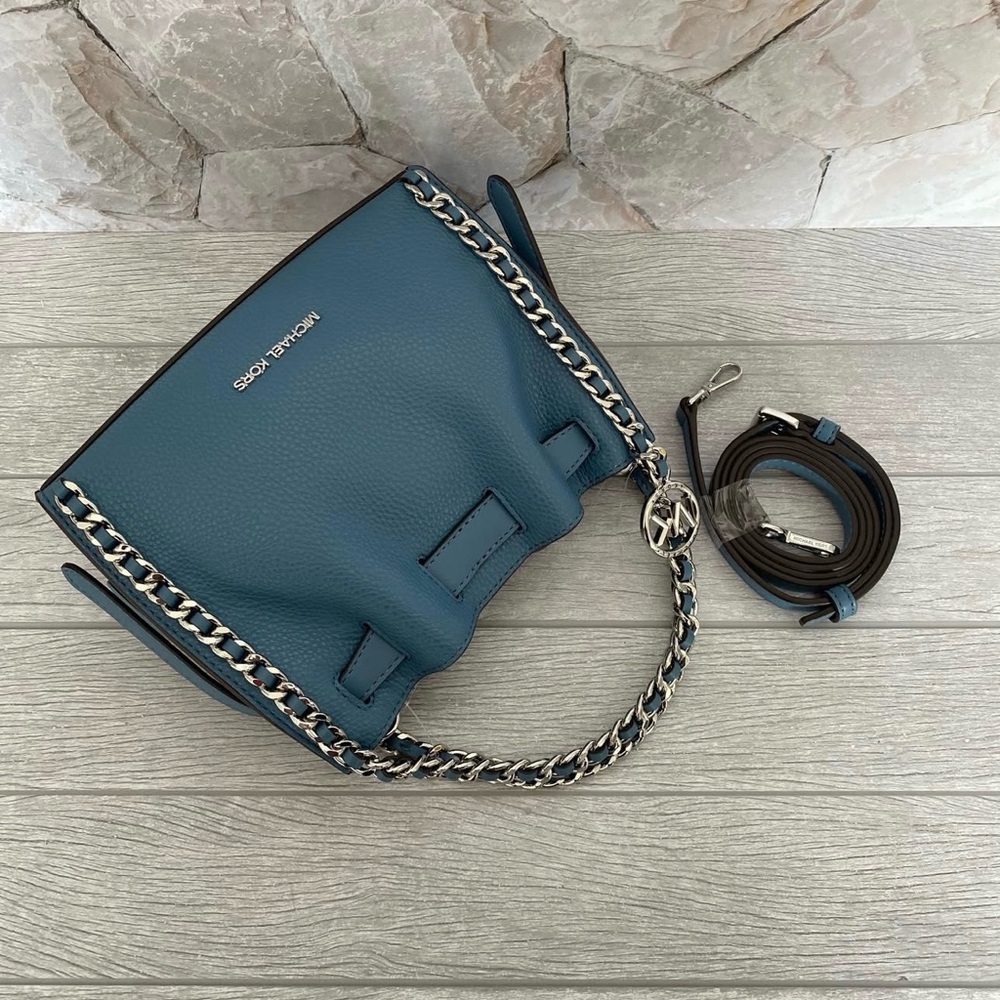 Michael Kors Mina Small Blue Crossbody Bag with Chain Detail - Picture 6 of 8